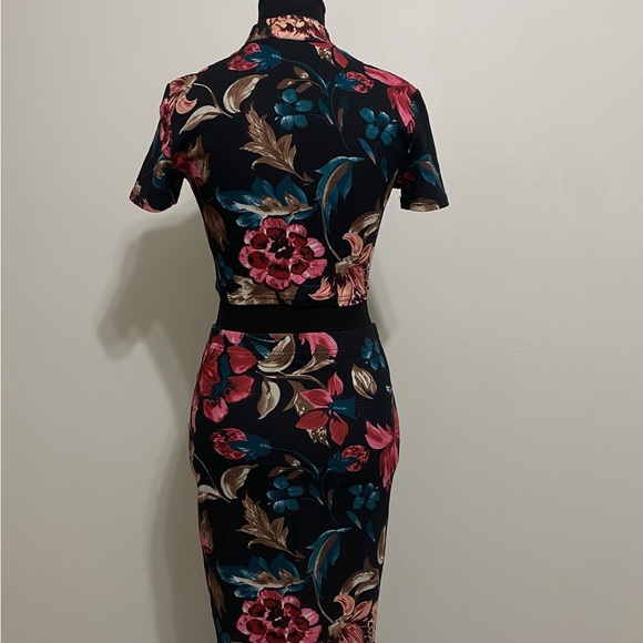 Two Piece Floral Set - Picture 5 of 10